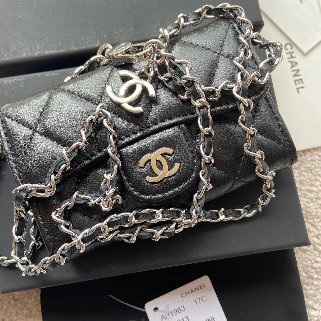 Xiaoxiang imported Italian leather Item number: AP3966 /A81081 (chain small card holder) 💰: 420 Size: w11×h7cm Color: black sheepskin silver steel mark