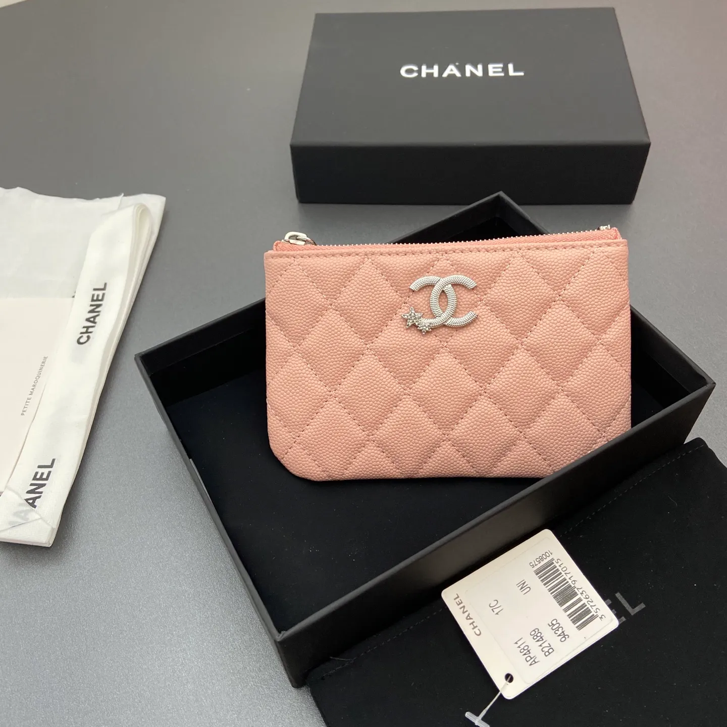 25b new series caviar cowhide with stars ⭐logo shiny blingblibg~ coin purse series Item number: A 4811 Price: 320 Size: w15×8.5cm Color: pink fine ball pattern silver star hardware