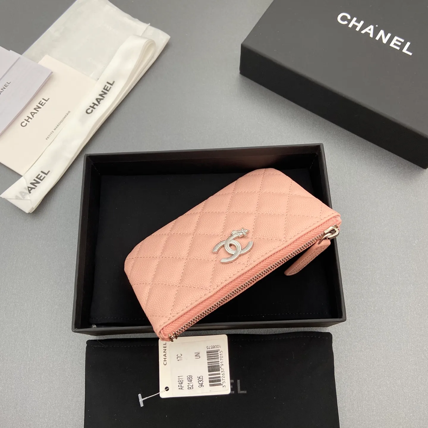 25b new series caviar cowhide with stars ⭐logo shiny blingblibg~ coin purse series Item number: A 4811 Price: 320 Size: w15×8.5cm Color: pink fine ball pattern silver star hardware