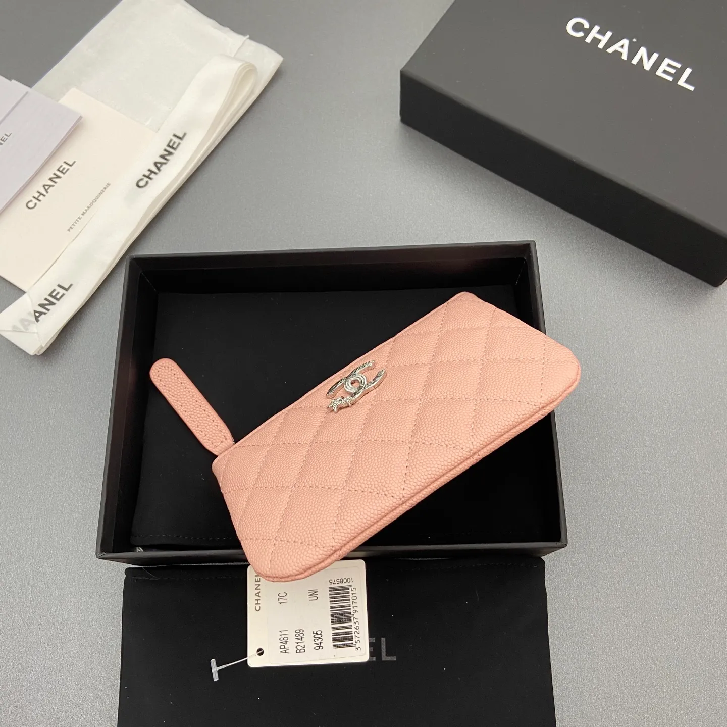 25b new series caviar cowhide with stars ⭐logo shiny blingblibg~ coin purse series Item number: A 4811 Price: 320 Size: w15×8.5cm Color: pink fine ball pattern silver star hardware