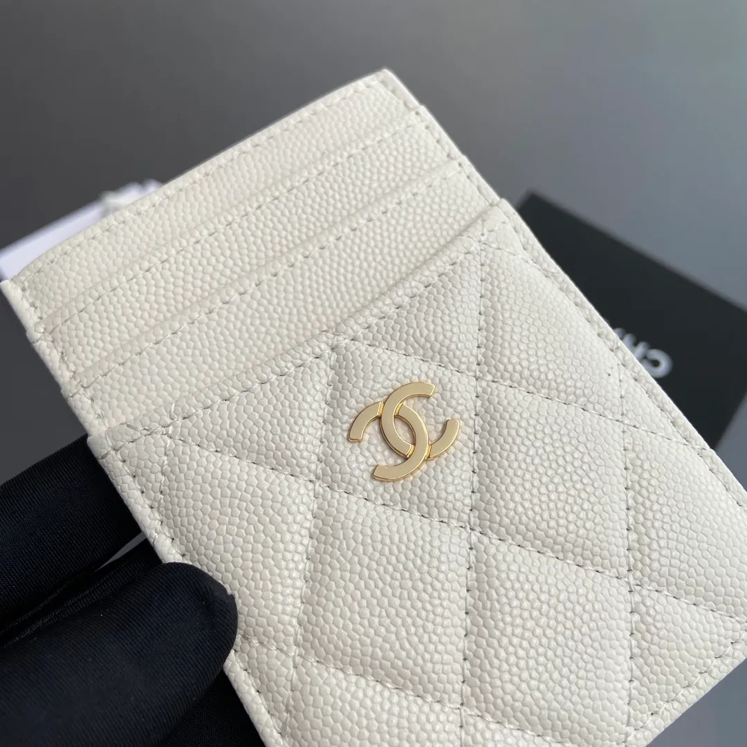 [Special grade hardware original leather] ¥260 Xiaoxiang card holder series Quilted card holder with iconic metal logo Gold tone metal hardware, special Italian imported leather 5 card slots No.: 3595 White fine ball gold Size: w8×11.5cm