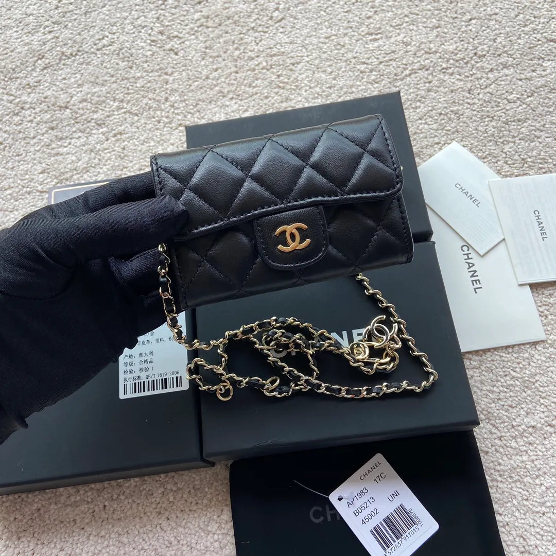 Xiaoxiang imported Italian leather Item number: AP3966 /A81081 (chain small card holder) Price: 420 Size: w11×h7cm Color: black sheepskin gold steel mark