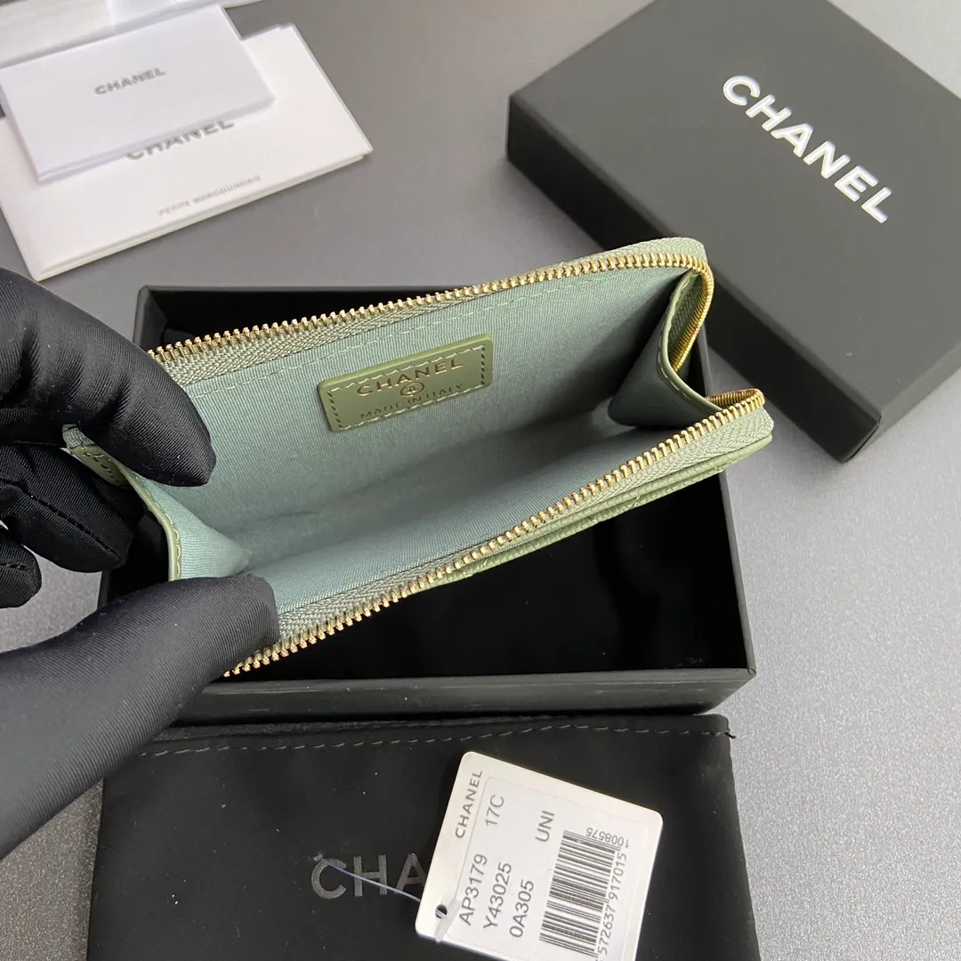 [Special grade hardware original leather] ¥320 Xiaoxiang small zipper bag card holder series Quilted card holder with iconic metal logo Gold tone metal hardware, special Italian imported leather 6 card slots, 1 small zipper bag No.: 3179 Greek green thin ball gold Size: w13×h9×2cm