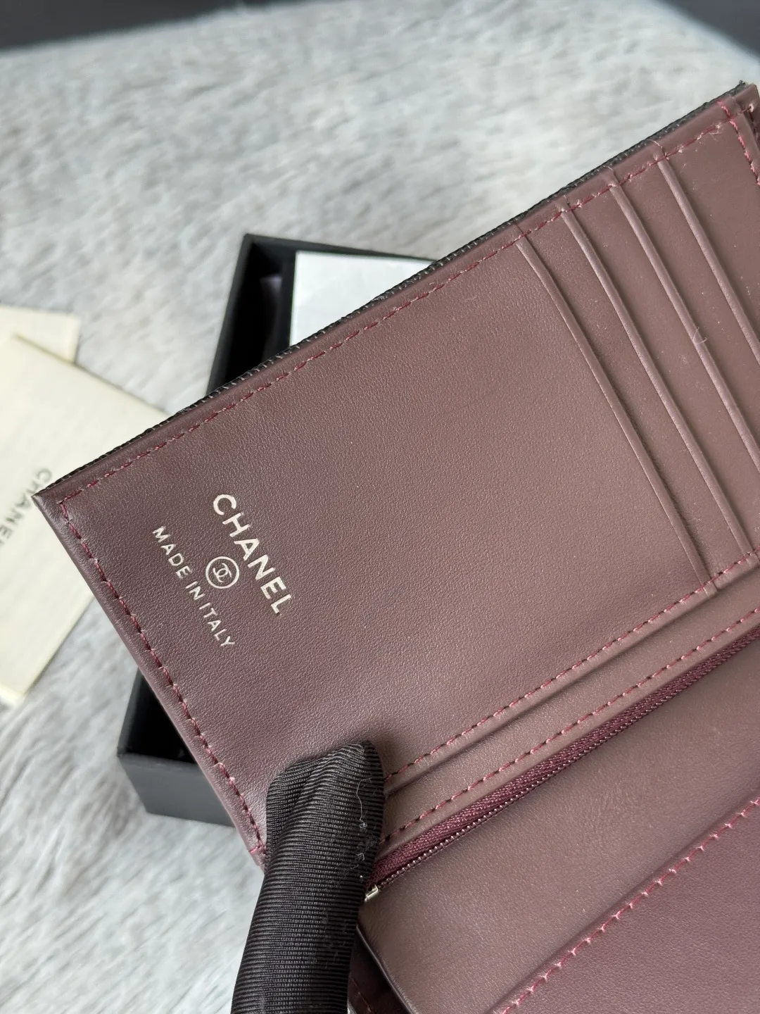 💰440💰4050 New product launched Passport wallet 2-in-1 passport holder that can hold cash, credit card and passport. CHANEL multifunctional passport holder, original quality, imported caviar, cowhide, color as shown in the picture, exclusive real shot, this design may also enter the classic series in the future. Style number: AP6392 Size: 15*10*3cm.