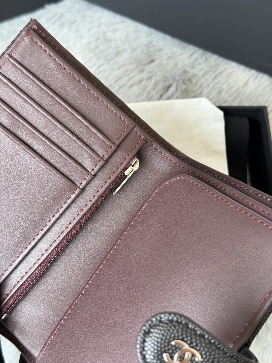 💰440💰4050 New product launched Passport wallet 2-in-1 passport holder that can hold cash, credit card and passport. CHANEL multifunctional passport holder, original quality, imported caviar, cowhide, color as shown in the picture, exclusive real shot, this design may also enter the classic series in the future. Style number: AP6392 Size: 15*10*3cm.