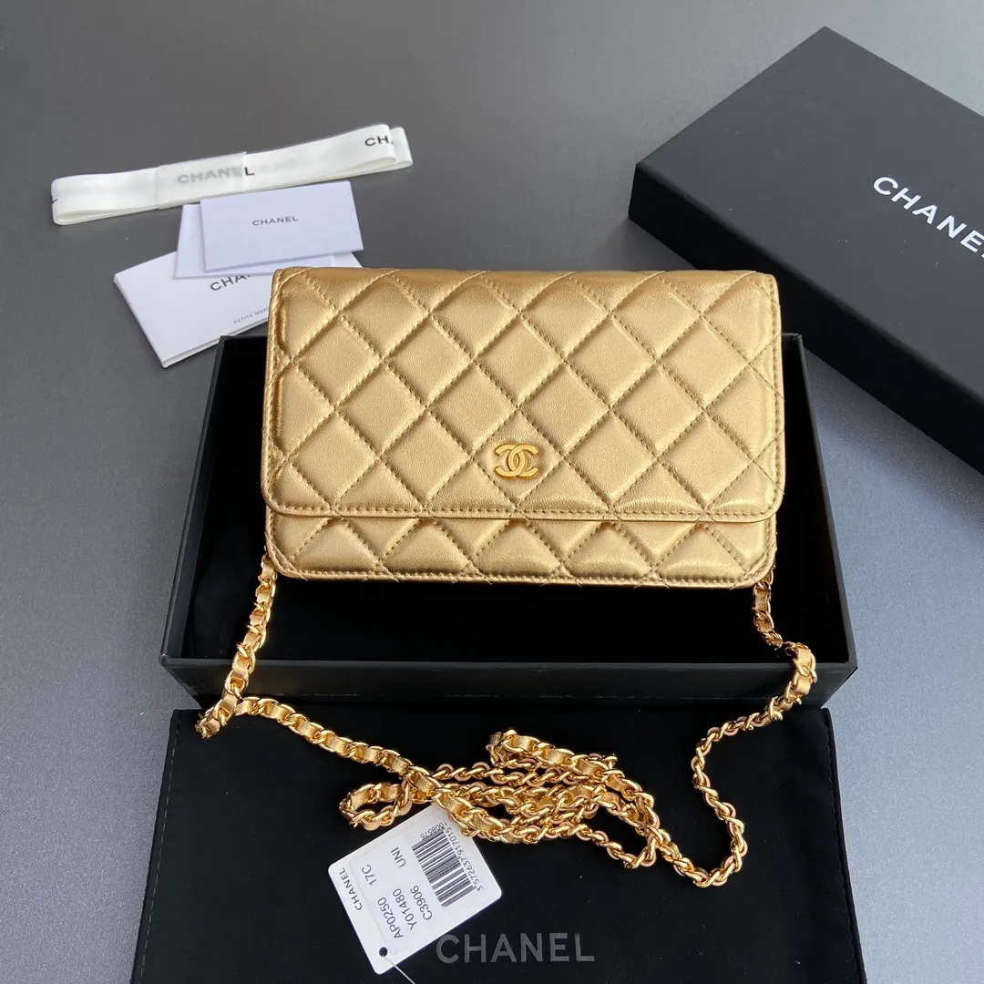 Xiaoxiang imported Italian lambskin Item number: A0250 💰: 640 Size: w20×h13×d3.5cm Color: golden sheepskin golden steel mark