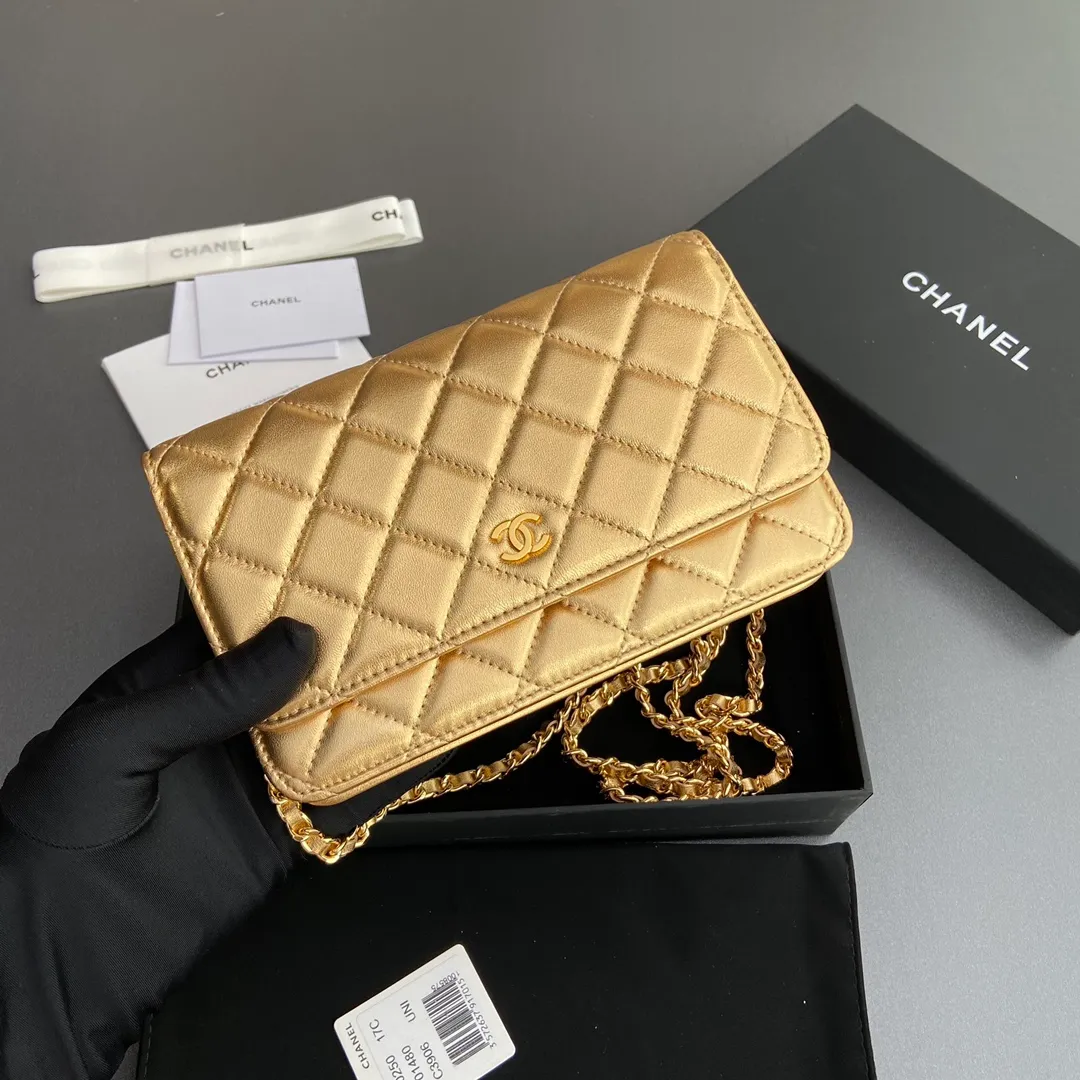 Xiaoxiang imported Italian lambskin Item number: A0250 💰: 640 Size: w20×h13×d3.5cm Color: golden sheepskin golden steel mark