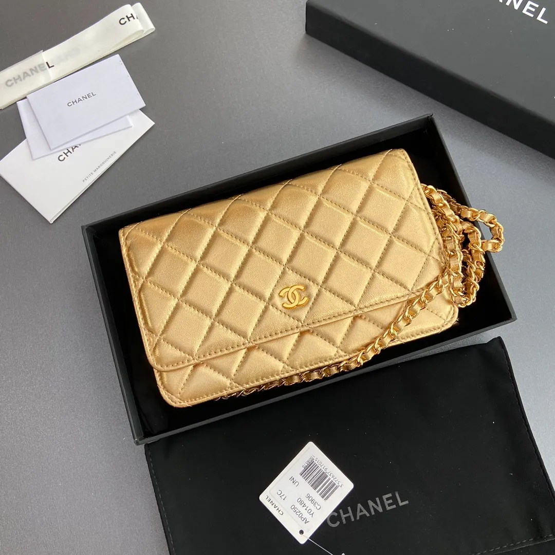 Xiaoxiang imported Italian lambskin Item number: A0250 💰: 640 Size: w20×h13×d3.5cm Color: golden sheepskin golden steel mark