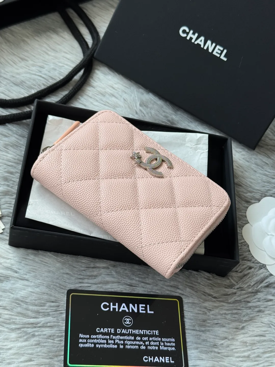 💰360💰 4050 autumn new product zipper small coin purse with zipper inside chanel small zipper card holder with new luogo zipper compartment inside made of caviar cowhide original quality credit card holder number: 4815 size: 11x7.5x2cm