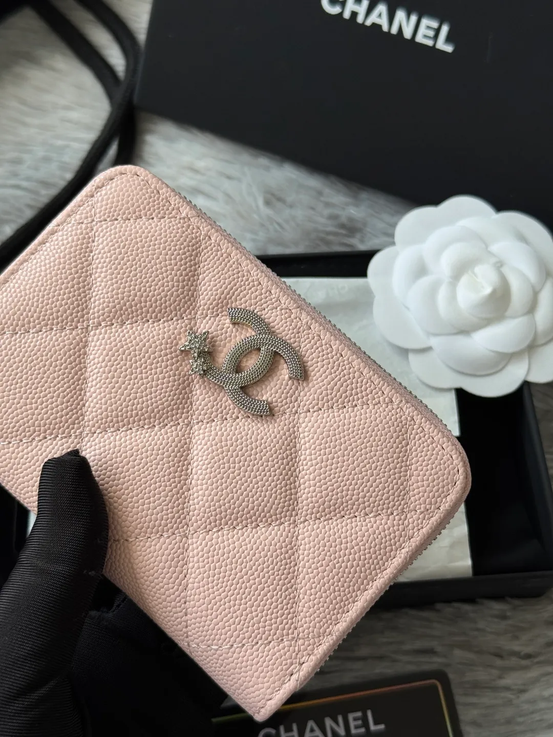 💰360💰 4050 autumn new product zipper small coin purse with zipper inside chanel small zipper card holder with new luogo zipper compartment inside made of caviar cowhide original quality credit card holder number: 4815 size: 11x7.5x2cm