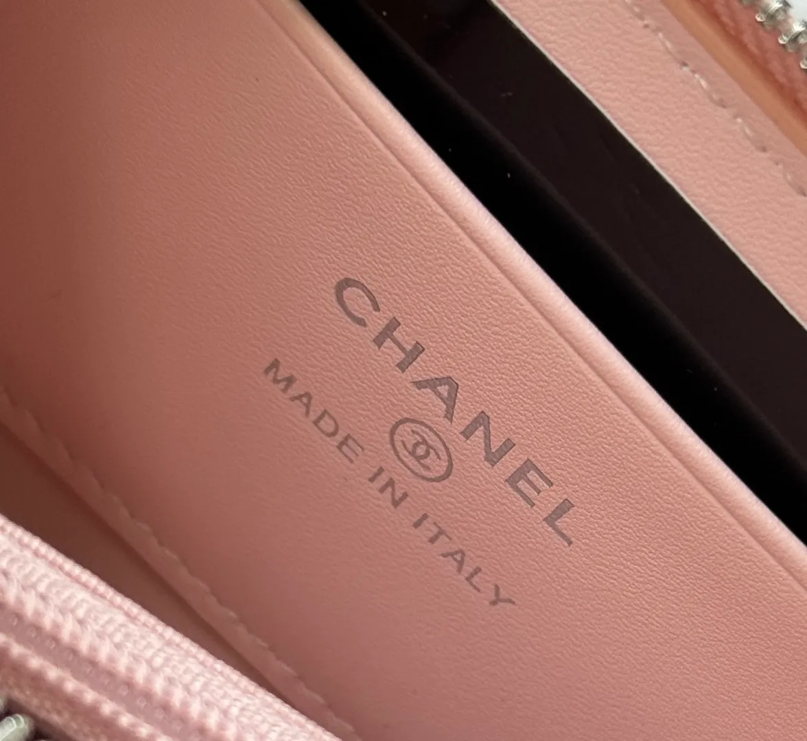 💰360💰 4050 autumn new product zipper small coin purse with zipper inside chanel small zipper card holder with new luogo zipper compartment inside made of caviar cowhide original quality credit card holder number: 4815 size: 11x7.5x2cm