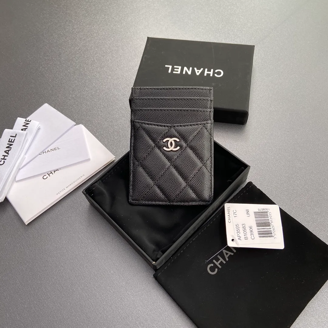 [Special grade hardware original leather] ¥260 Xiaoxiang card holder series Quilted card holder with iconic metal logo Silver tone metal hardware, exclusive Italian imported leather 5 card slots No.: 3595 Size: w8×11.5cm