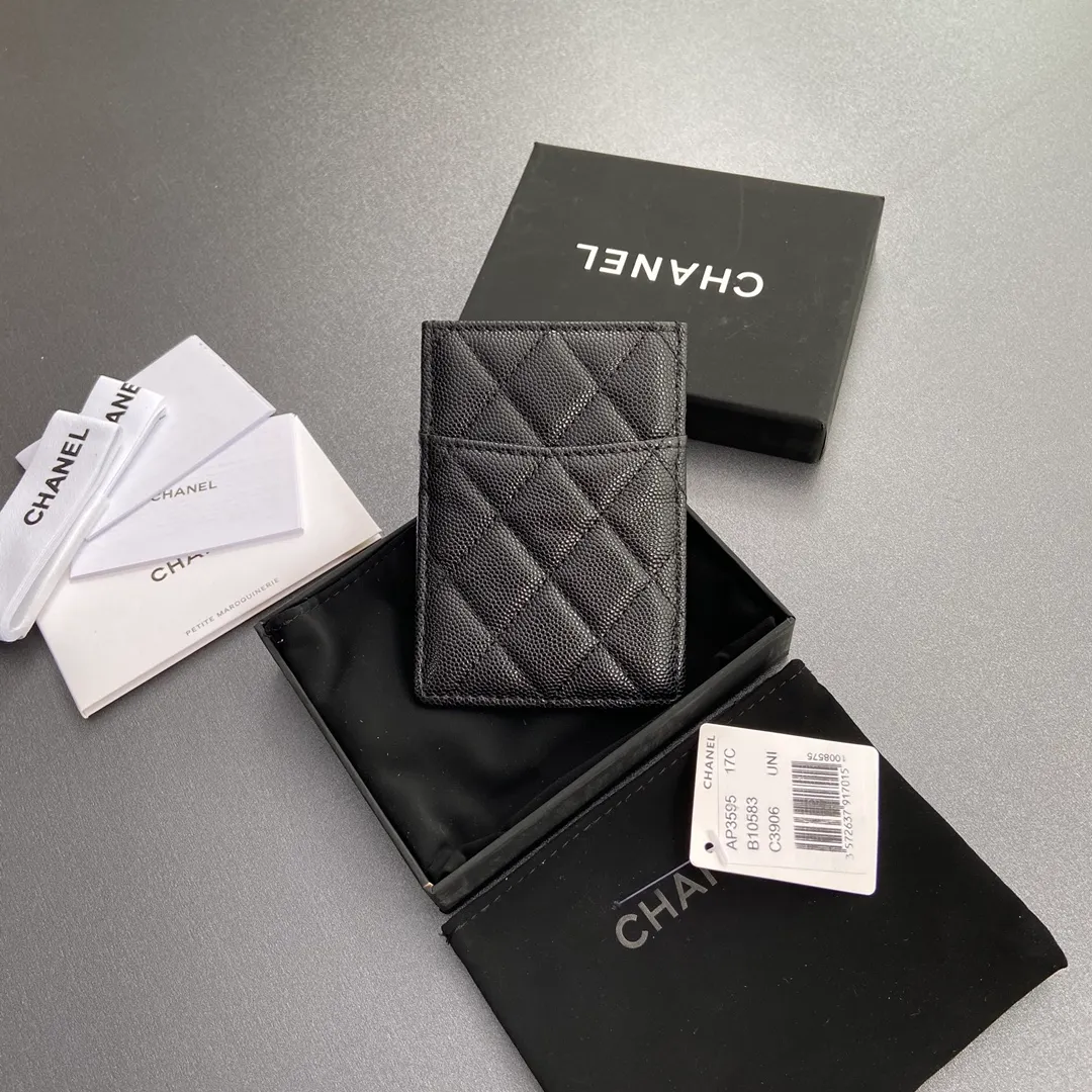 [Special grade hardware original leather] ¥260 Xiaoxiang card holder series Quilted card holder with iconic metal logo Silver tone metal hardware, exclusive Italian imported leather 5 card slots No.: 3595 Size: w8×11.5cm