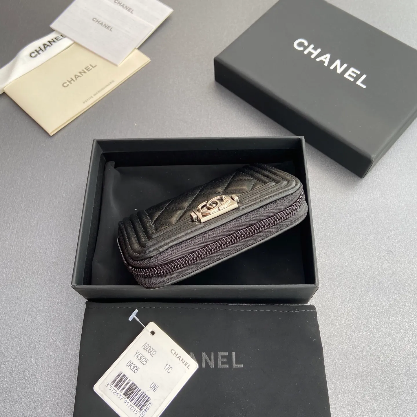 Xiaoxiang imported Italian leather Item number: A80602 Price: 320 Size: w11×h7.5×d2cm Color: black sheepskin silver hardware