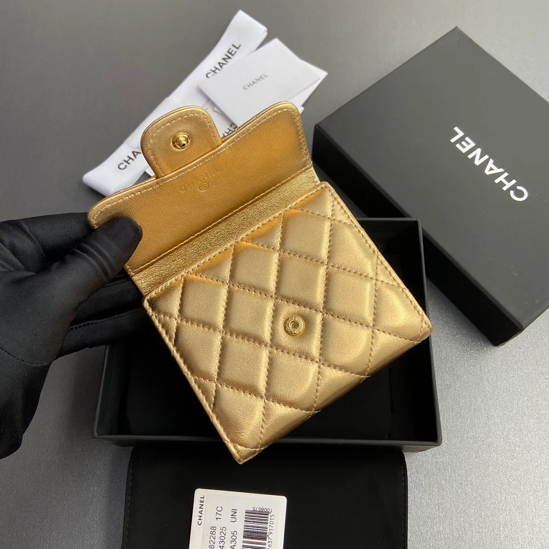 [Imported leather from Italy] ¥440 Special golden sheep leather Gold tone metal hardware 6 card slots 1 banknote compartment 1 coin zipper bag No.: 82288 Size: w10.5×h11.5×d3cm
