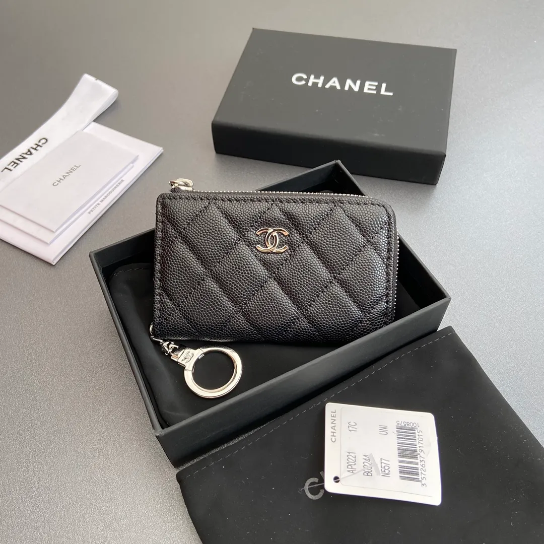 [Special grade hardware original leather] 💰320 Xiaoxiang small zipper bag card holder series Hook chain quilted card holder with iconic metal logo Silver tone metal hardware, special Italian imported leather 1 card slot wallet bag, 1 hook chain Number: 0221 Black fine ball silver Size: w11.5×h7.5×1.5cm