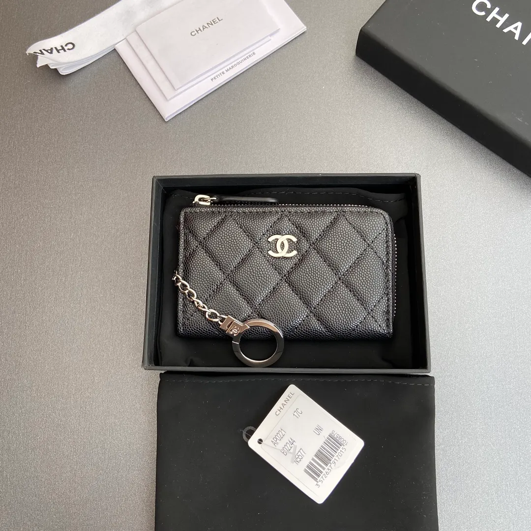 [Special grade hardware original leather] 💰320 Xiaoxiang small zipper bag card holder series Hook chain quilted card holder with iconic metal logo Silver tone metal hardware, special Italian imported leather 1 card slot wallet bag, 1 hook chain Number: 0221 Black fine ball silver Size: w11.5×h7.5×1.5cm