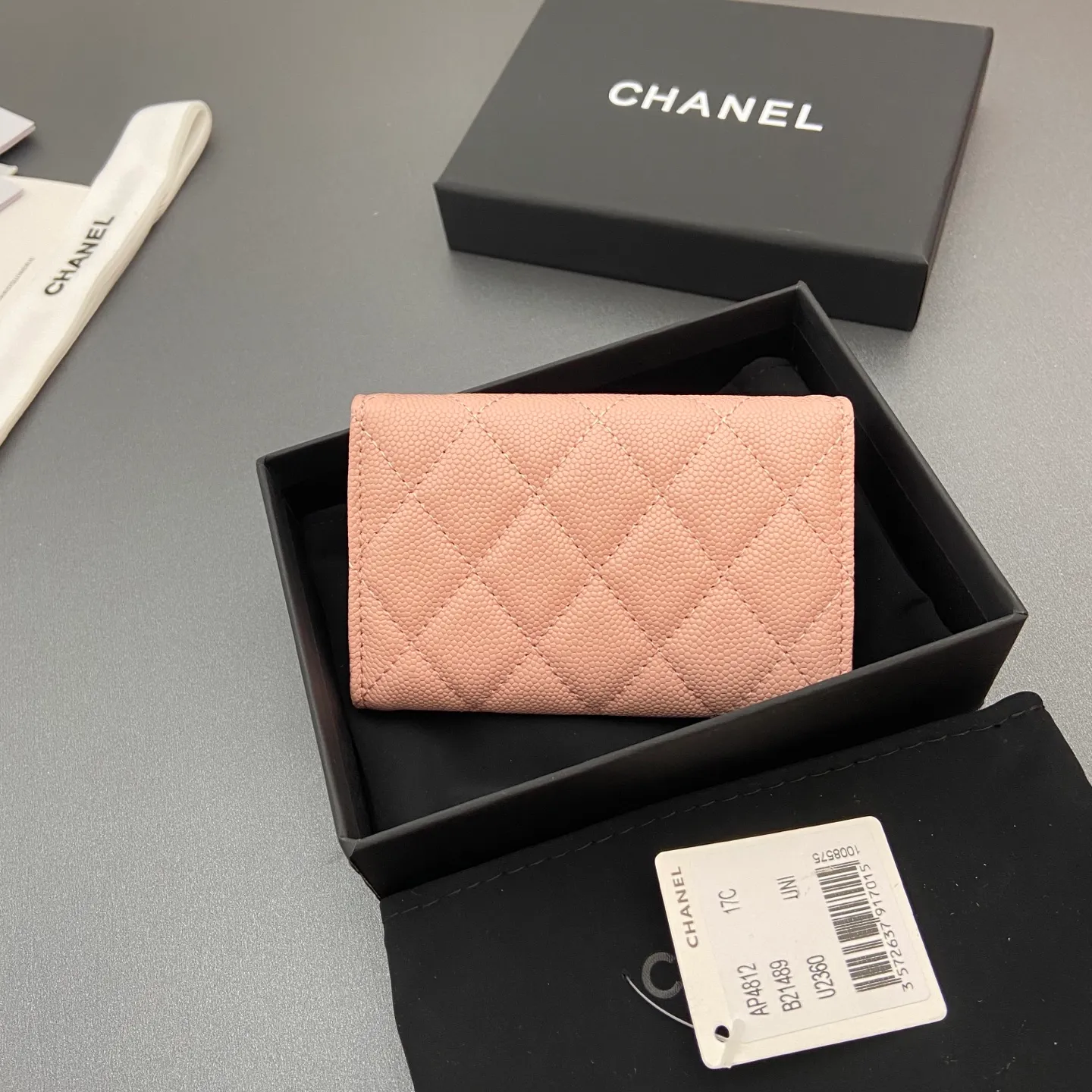 25b new series caviar cowhide with stars ⭐logo shiny blingblibg~card holder series item number: A 4812 price: 340 size: w11×h7cm color: pink fine ball pattern silver star hardware