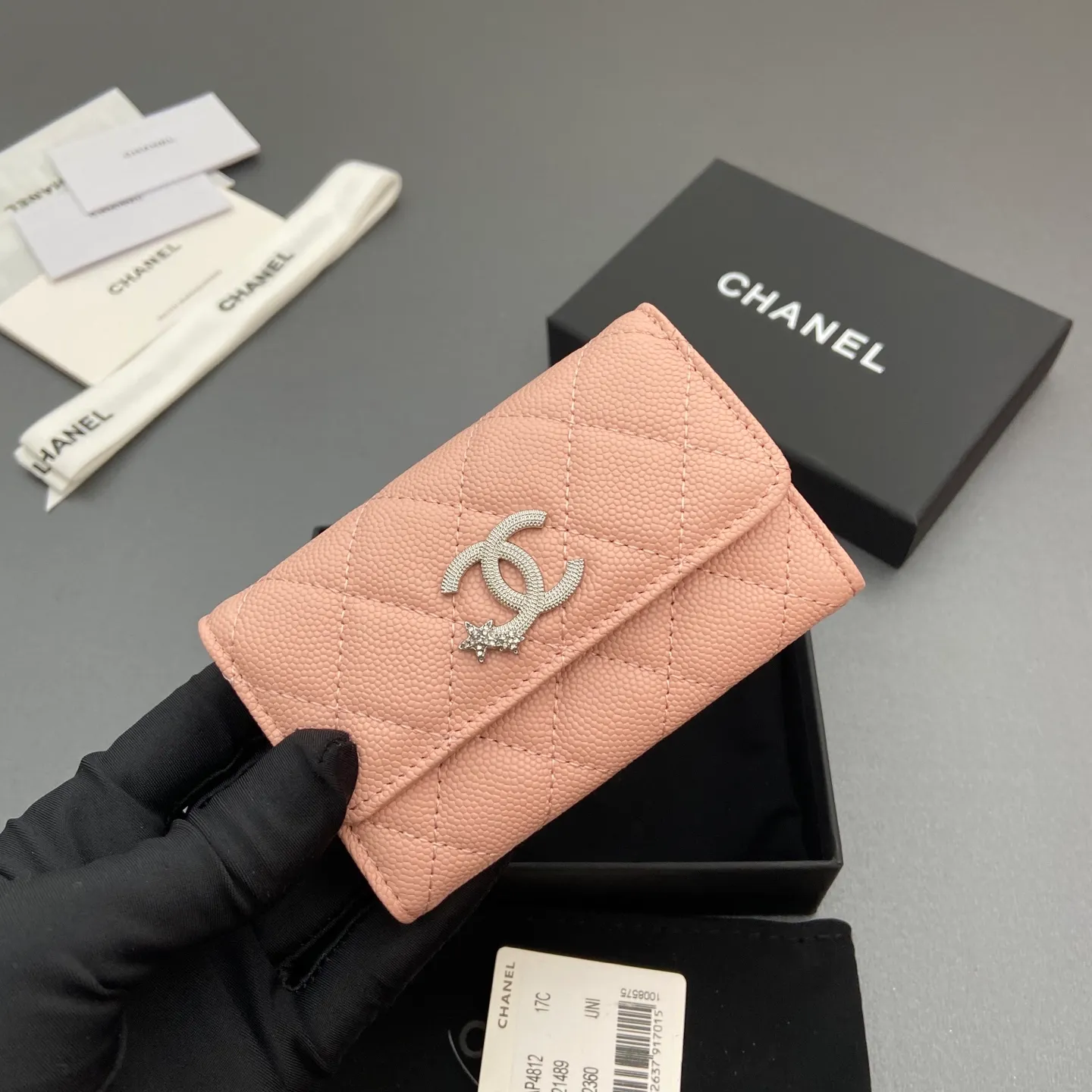 25b new series caviar cowhide with stars ⭐logo shiny blingblibg~card holder series item number: A 4812 price: 340 size: w11×h7cm color: pink fine ball pattern silver star hardware