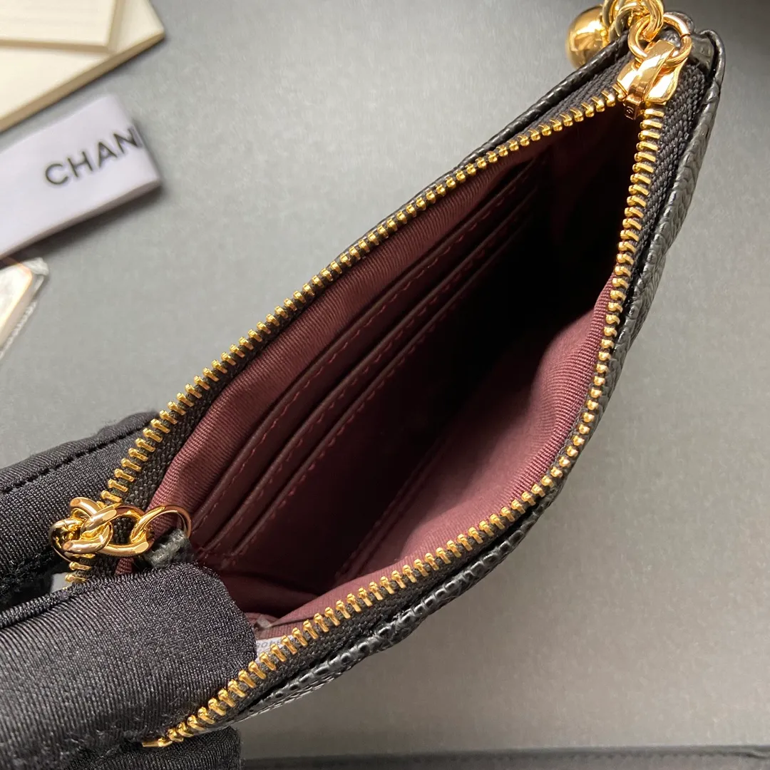 250💰Xiaoxiang imported Italian grain cowhide Item number: A50168 Size: w14×h9.5cm Color: black ball pattern gold buckle