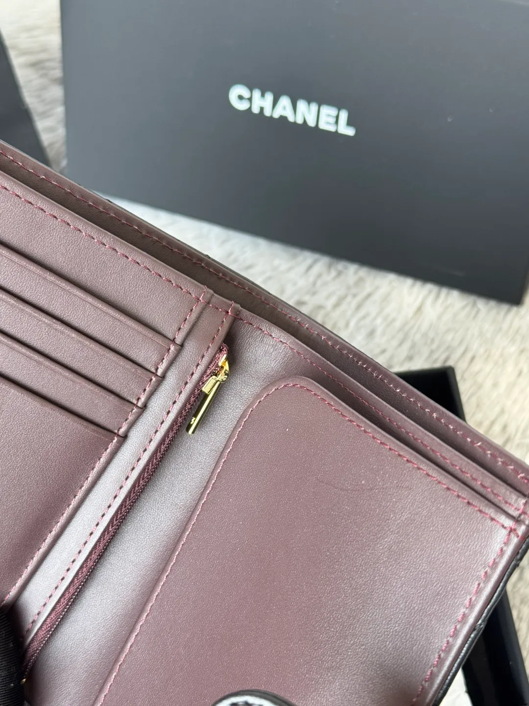 💰440💰4050 New product launched Passport wallet 2-in-1 passport holder that can hold cash, credit card and passport. CHANEL multifunctional passport holder, original quality, made of imported lambskin, color as shown in the picture, exclusive real shot, this design may also enter the classic series in the future. Style number: AP6392 Size: 15*10*3cm.