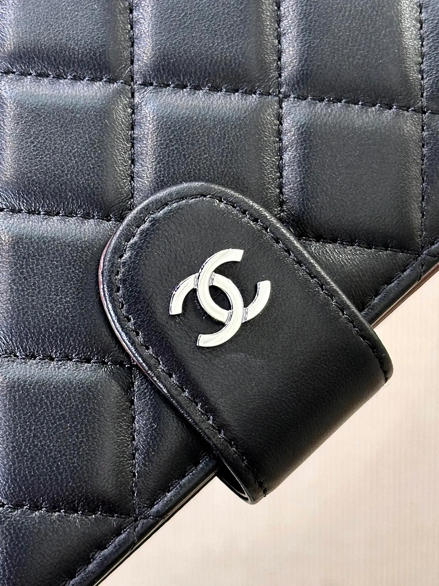 48667 Black Silver Sheep 480💰