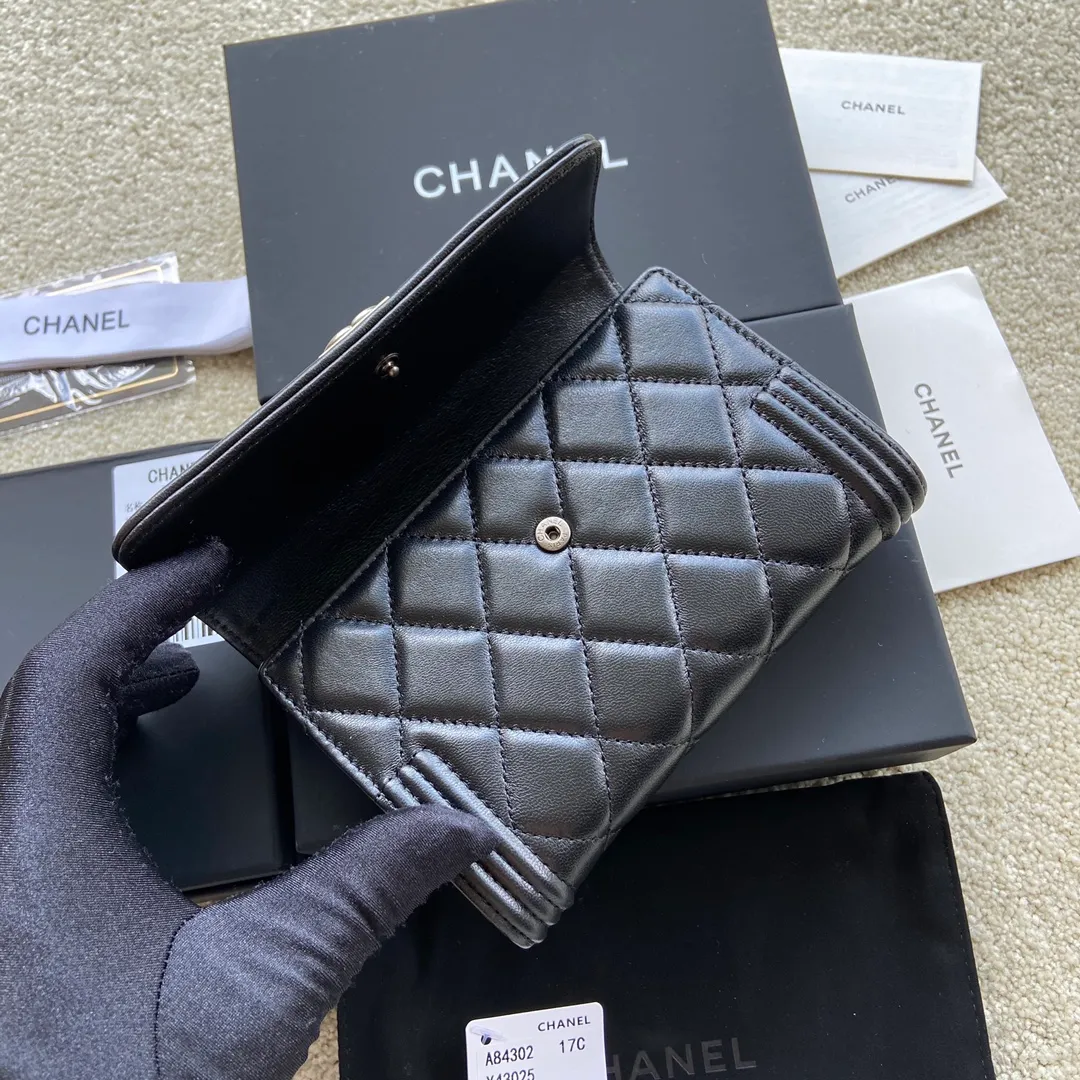 500💰Xiaoxiang imported Italian lambskin Item number: A84302 Size: w15×h10×d2.5 Color: black sheepskin with silver mark