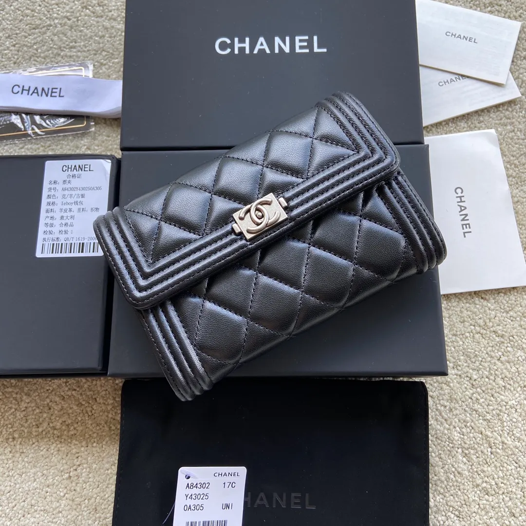 500💰Xiaoxiang imported Italian lambskin Item number: A84302 Size: w15×h10×d2.5 Color: black sheepskin with silver mark