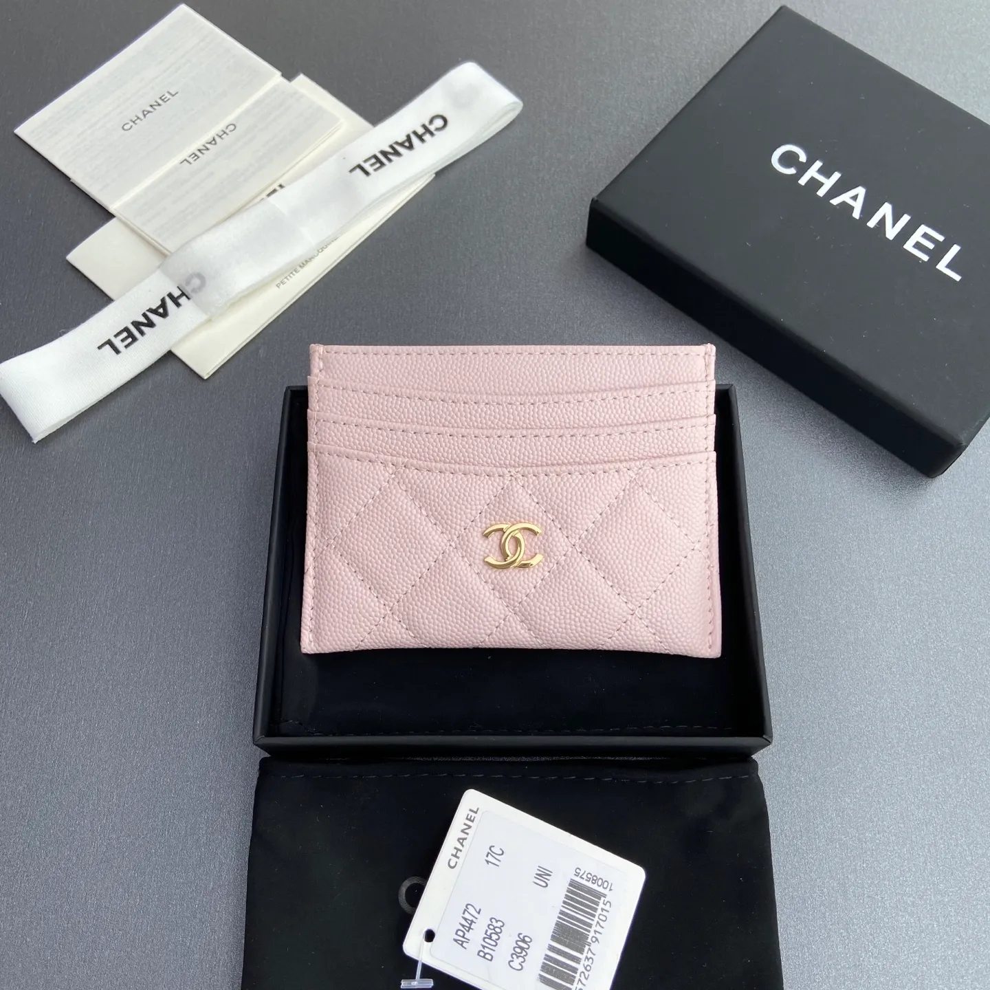 Xiaoxiang imported Italian leather Item number: A 4472 Price: 240 Size: w11×h10cm Color: Light pink fine ball golden steel mark