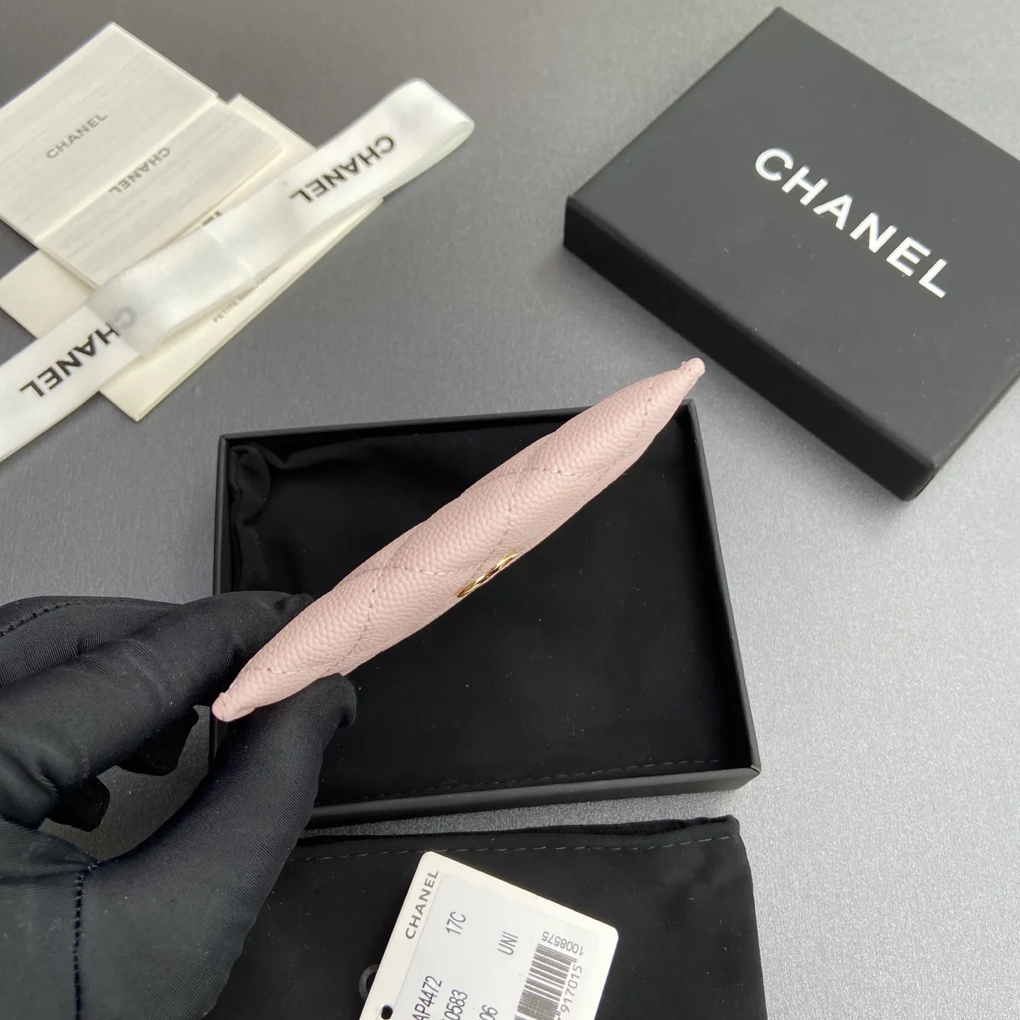 Xiaoxiang imported Italian leather Item number: A 4472 Price: 240 Size: w11×h10cm Color: Light pink fine ball golden steel mark