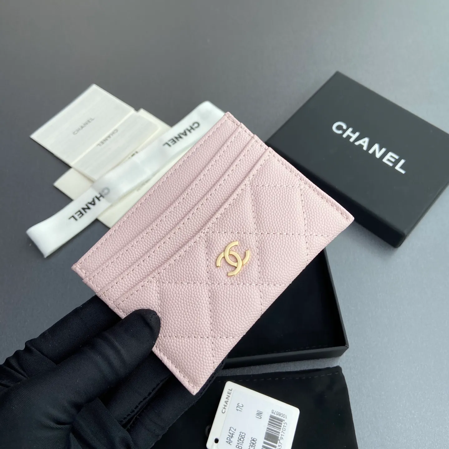 Xiaoxiang imported Italian leather Item number: A 4472 Price: 240 Size: w11×h10cm Color: Light pink fine ball golden steel mark