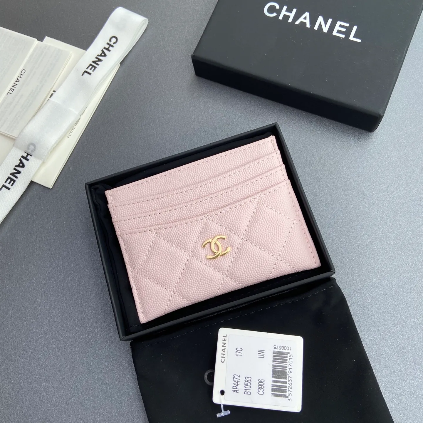 Xiaoxiang imported Italian leather Item number: A 4472 Price: 240 Size: w11×h10cm Color: Light pink fine ball golden steel mark
