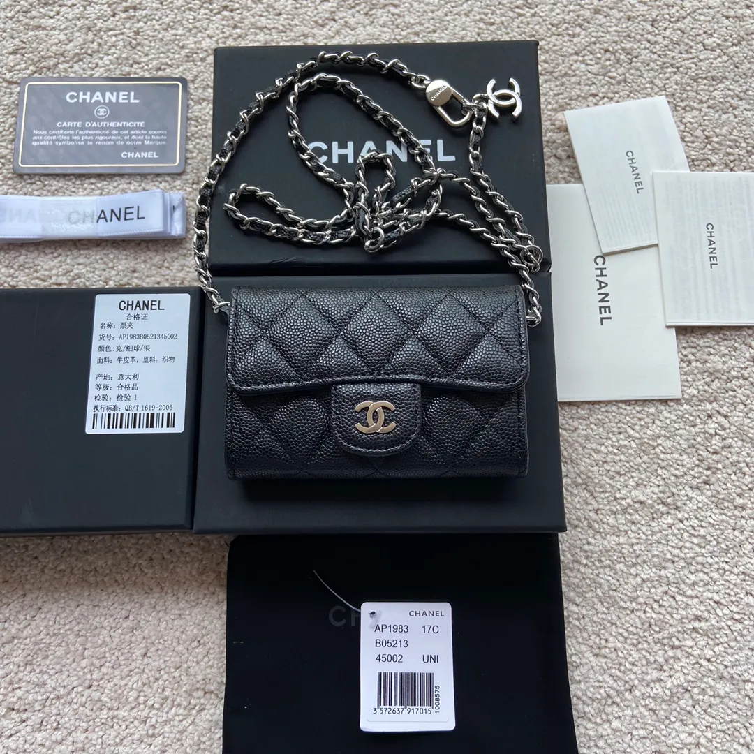 Xiaoxiang imported Italian leather Item number: A81081 (chain card holder) 💰: 420