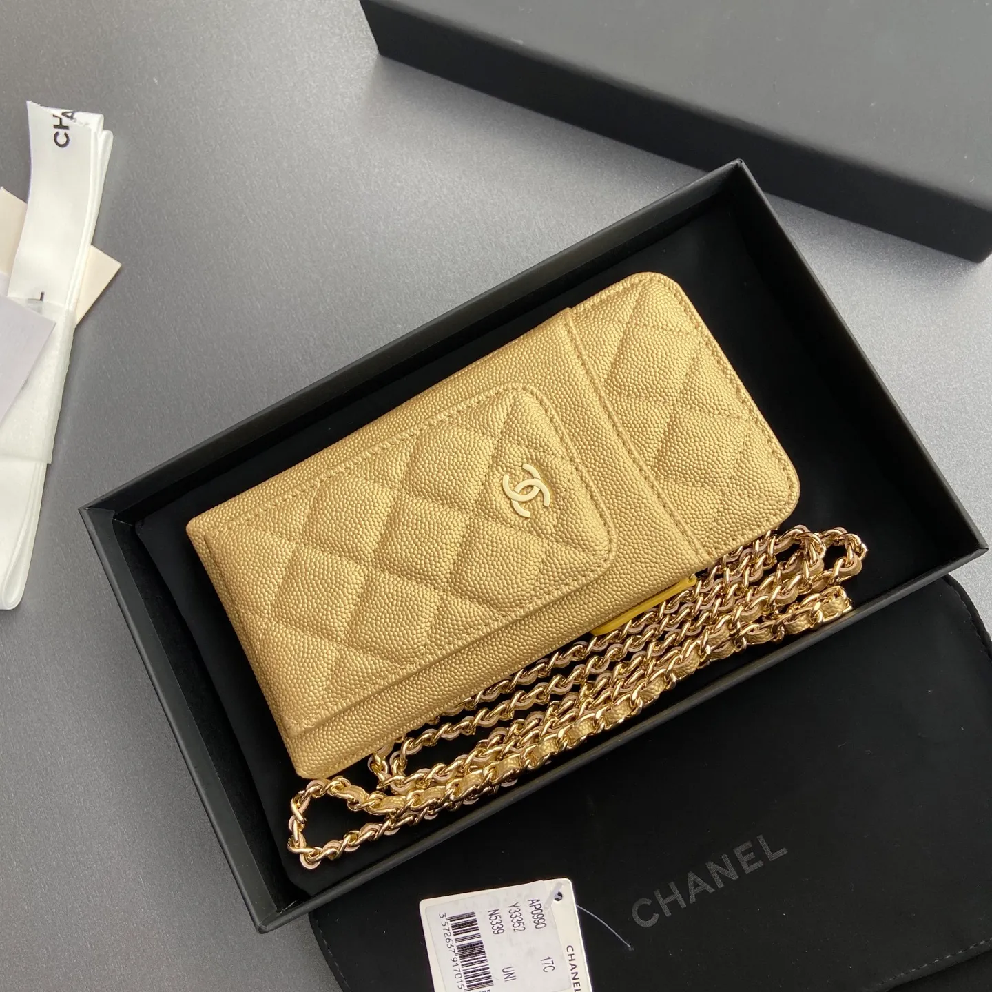Xiaoxiang imported Italian grained cowhide Item number: AP1980 Price: 540 Color: Gold fine ball pattern gold buckle Size: w18.5×h9×d3cm