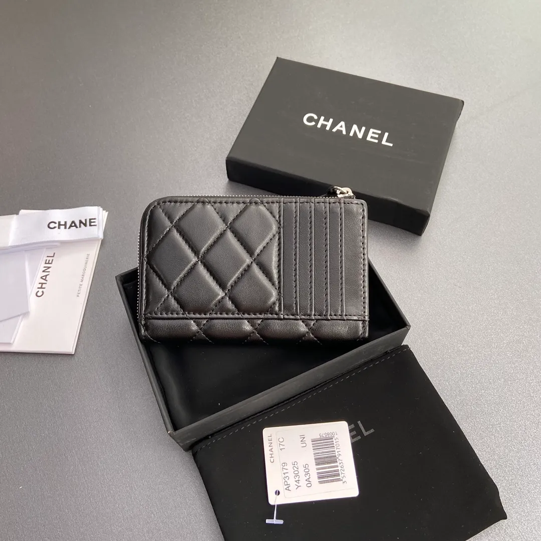 [Special grade hardware original leather] ¥320 Xiaoxiang small zipper bag card holder series Quilted card holder with iconic metal logo Silver tone metal hardware, special Italian imported leather 6 card slots, 1 small zipper bag No.: 3179 Size: w13×h9×2cm