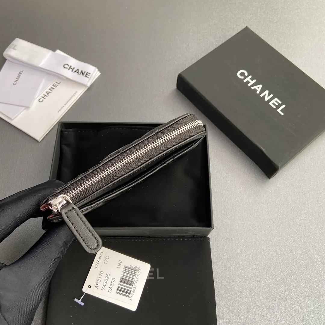 [Special grade hardware original leather] ¥320 Xiaoxiang small zipper bag card holder series Quilted card holder with iconic metal logo Silver tone metal hardware, special Italian imported leather 6 card slots, 1 small zipper bag No.: 3179 Size: w13×h9×2cm