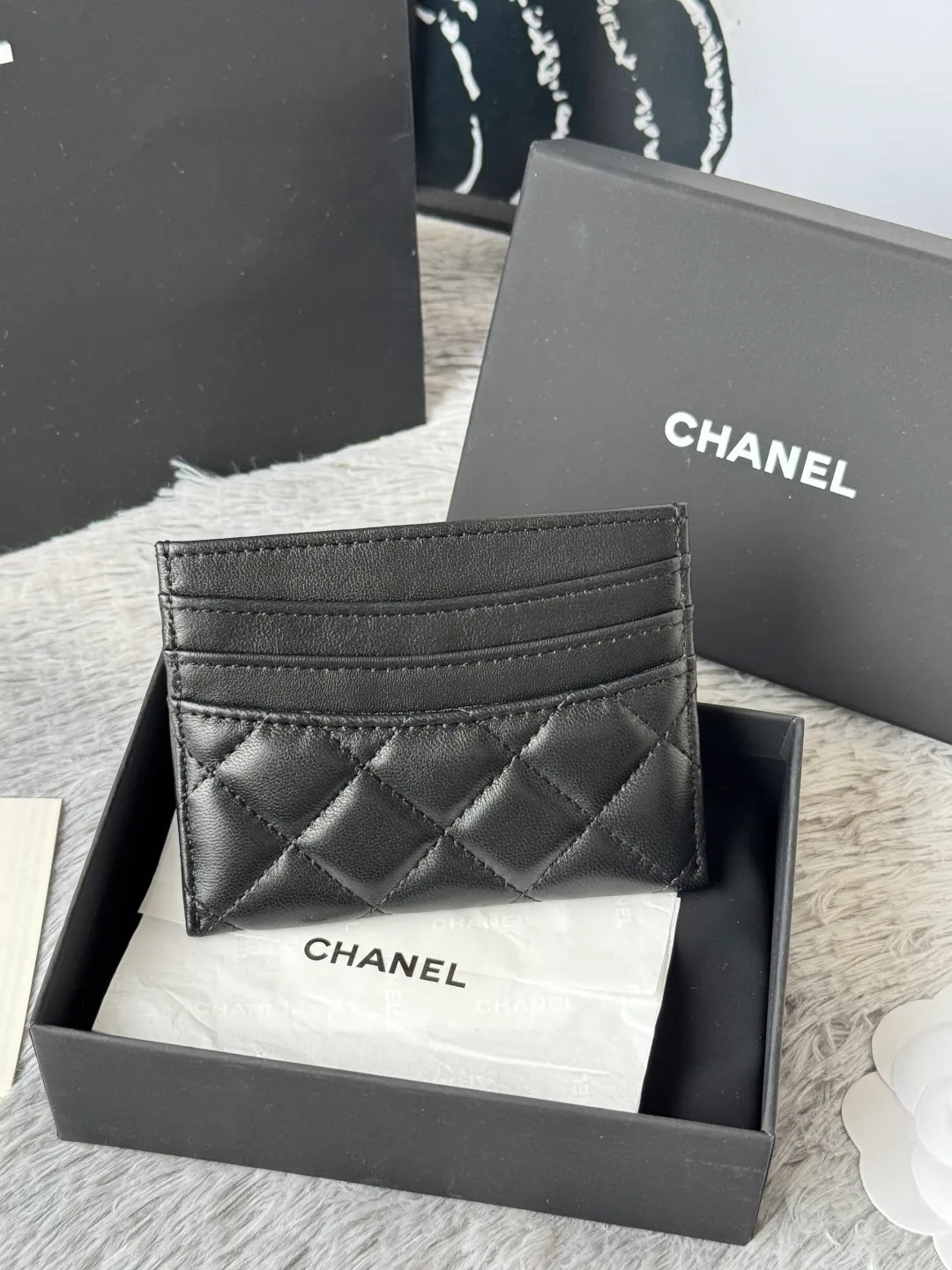 💰240💰 chanel 2025 new product card holder lambskin, seven card slots, can hold change, imported Italian lambskin + hardware logo, so beautiful, love it. The color is as shown in the picture, easy and fast storage, mini card holder No.: AP8944 Size: w11×h10cm