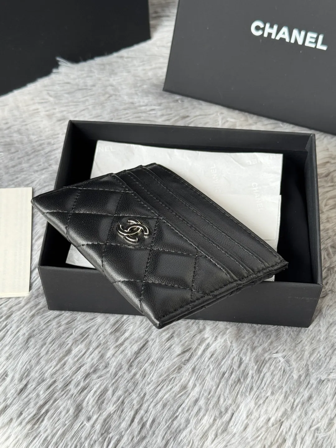 💰240💰 chanel 2025 new product card holder lambskin, seven card slots, can hold change, imported Italian lambskin + hardware logo, so beautiful, love it. The color is as shown in the picture, easy and fast storage, mini card holder No.: AP8944 Size: w11×h10cm