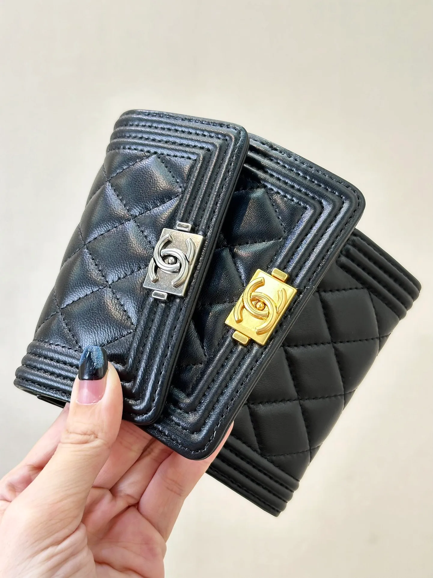 80734 Short/Sheepskin/Black/Gold and Silver Buckle
