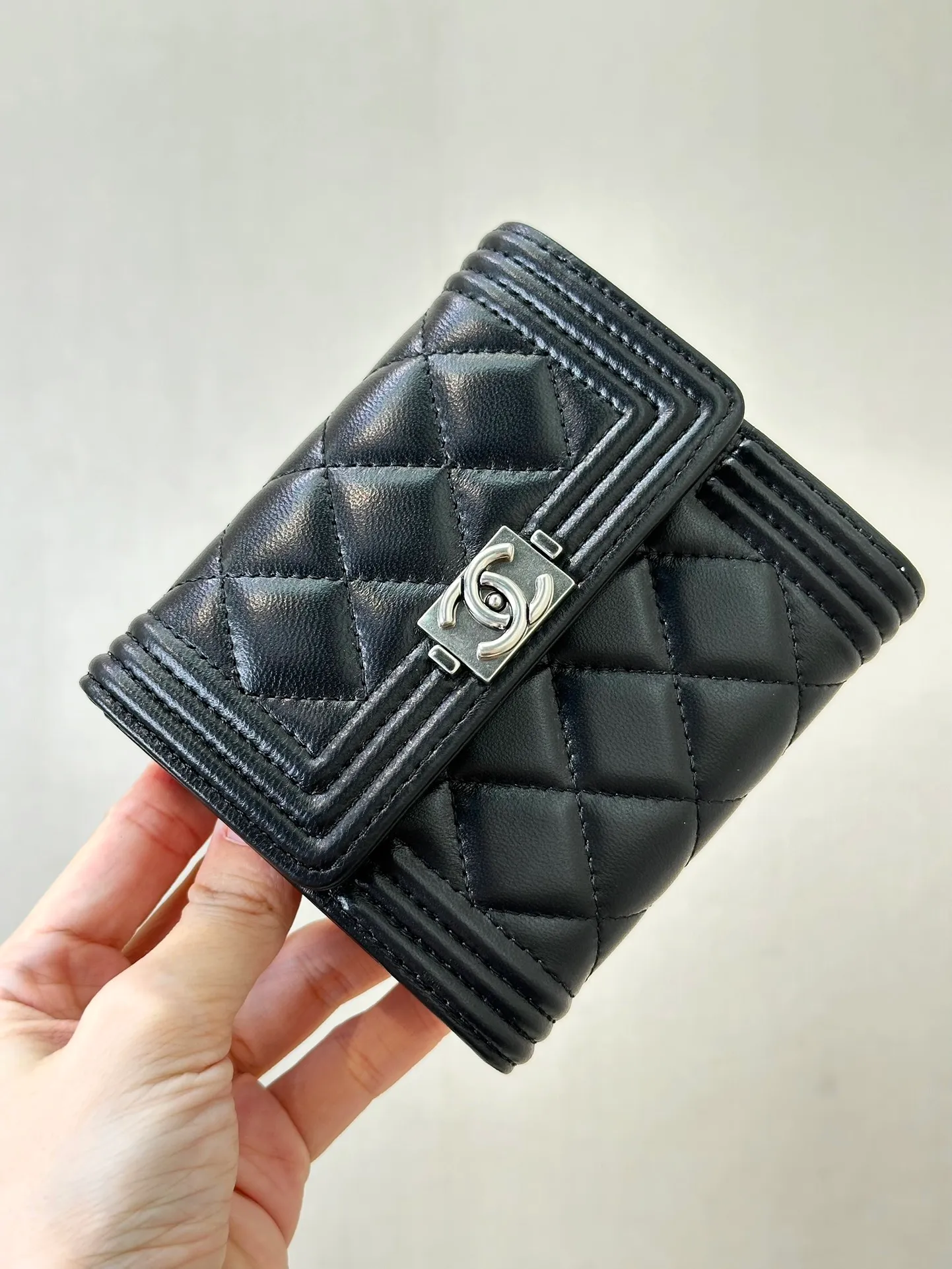 80734 Short/Sheepskin/Black/Gold and Silver Buckle