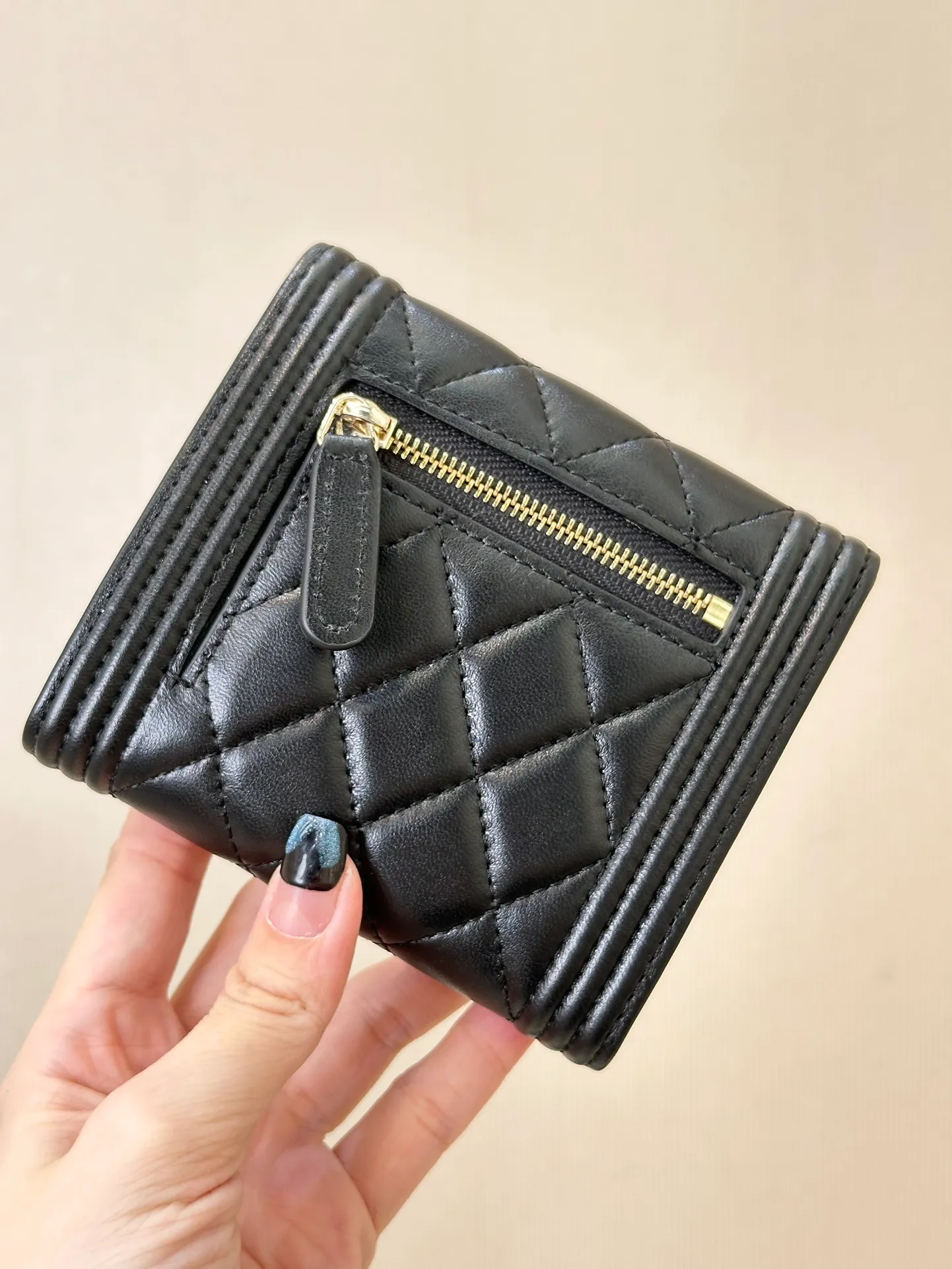 80734 Short/Sheepskin/Black/Gold and Silver Buckle