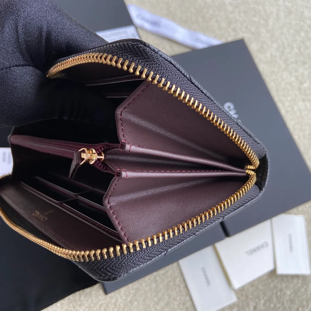 Xiaoxiang imported Italian grained calfskin Item No.: A50097 💰: 460 Size: w19.5×h10.5×d2cm Color: Black ball pattern with golden steel mark