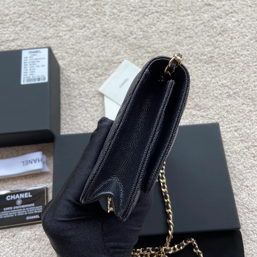 Xiaoxiang imported Italian grained calfskin Item number: AP5468 💰:800 Size: w20×h13×d3.5cm Color: black fine ball pattern light gold