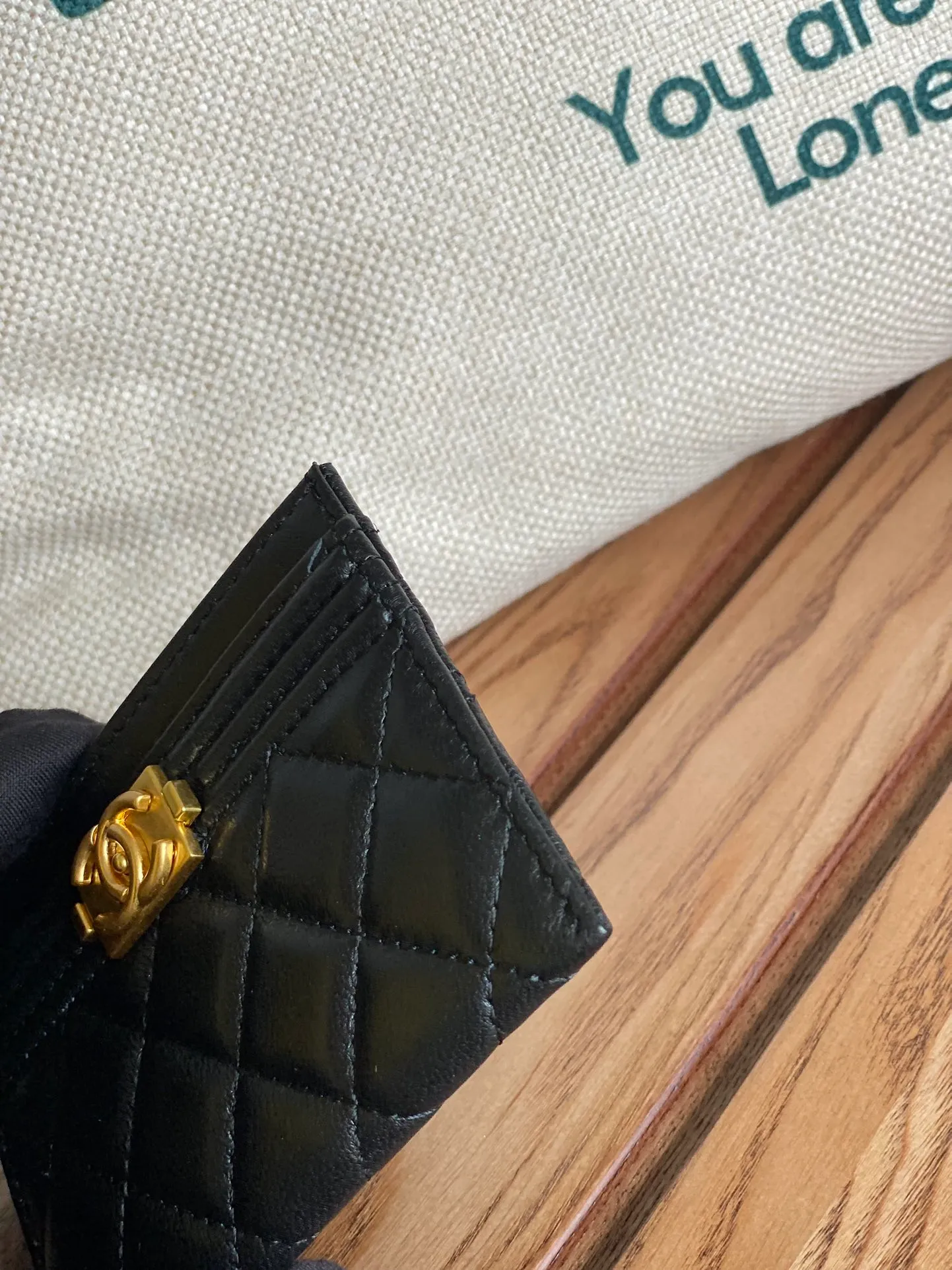 220💰CHANEL’s new leboy card holder has arrived! The imported rhombus pattern is very attractive! The retro gold buckle has an old-fashioned feel and is very fashionable and retro❤️This small card holder is very cost-effective, and you can also put some change in the three card slots👍Model number: 84431 Size: 11×7.5×1cm