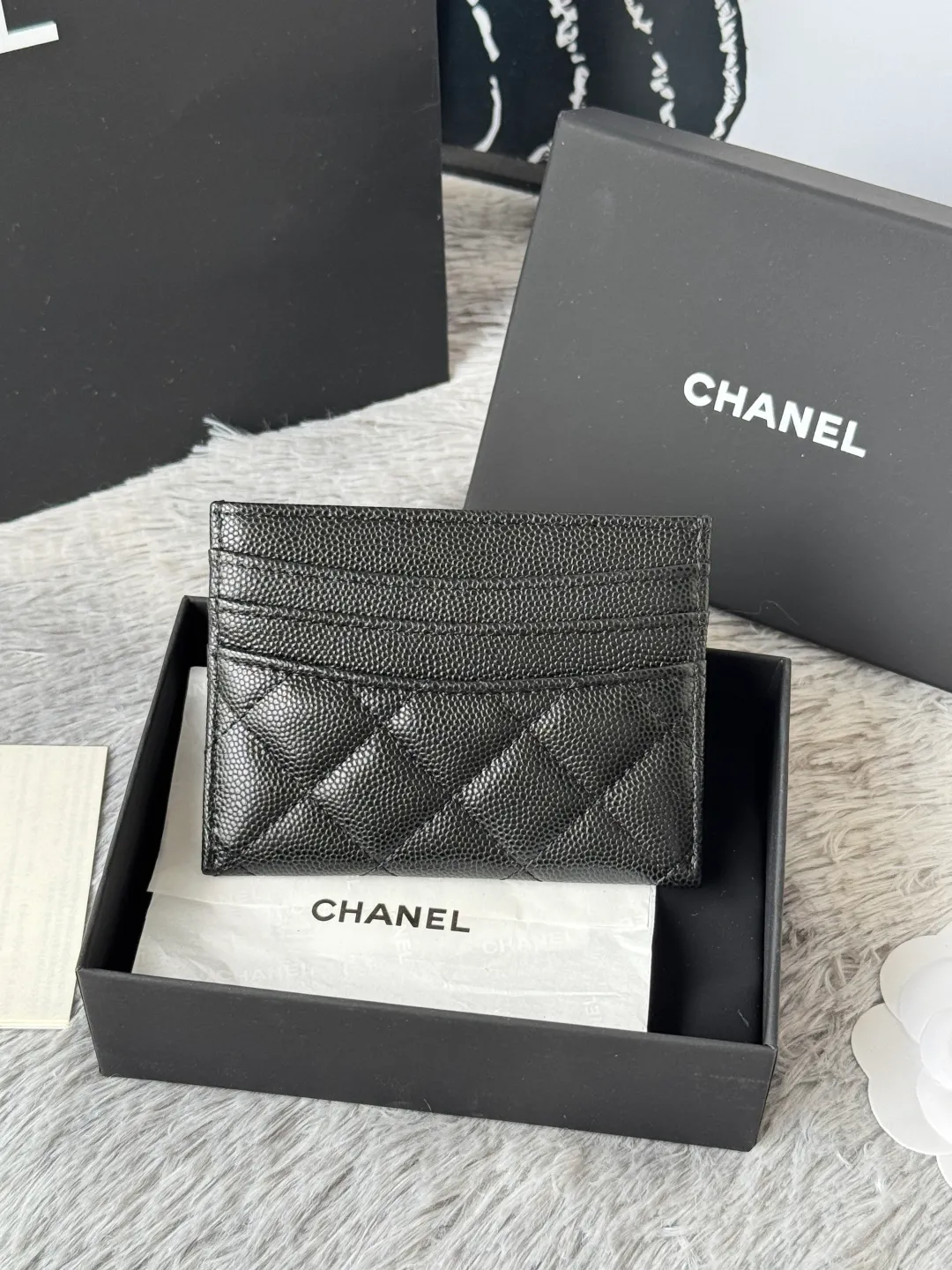 💰240💰 chanel 2025 new product card holder lambskin, seven card slots, can hold change, imported Italian lambskin + hardware logo, so beautiful, love it. The color is as shown in the picture, easy and fast storage, mini card holder No.: AP8944 Size: w11×h10cm
