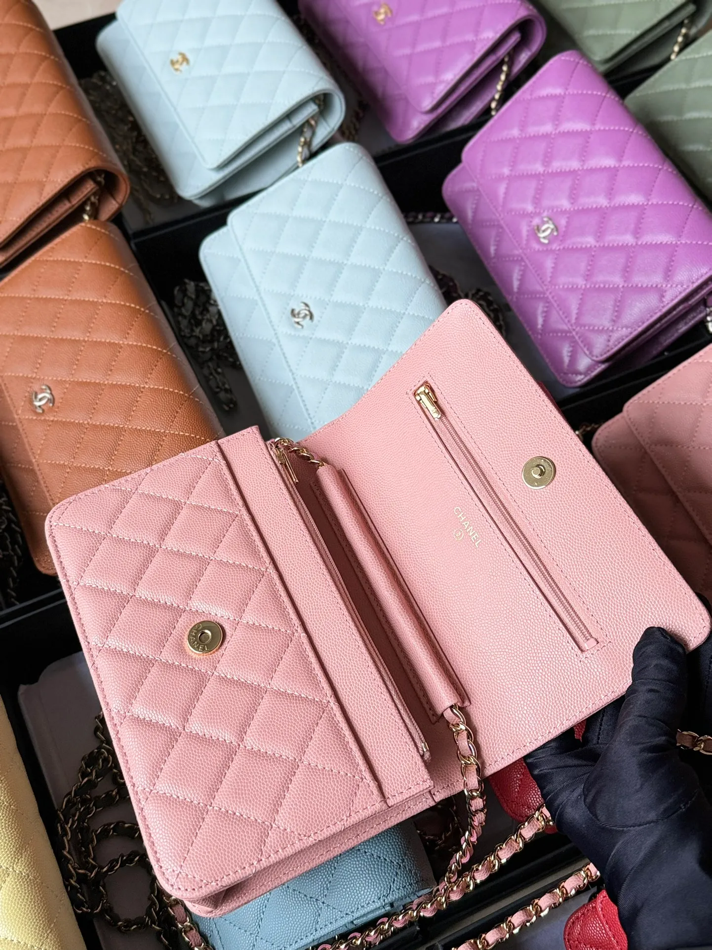 Magnetic buckle model 2050 Caviar C𝕙𝕒𝕟𝕖𝕝 entry-level classic model 𝑾𝒐𝒄 (magnetic buckle) fortune bag gold buckle, silver buckle thirteen colors