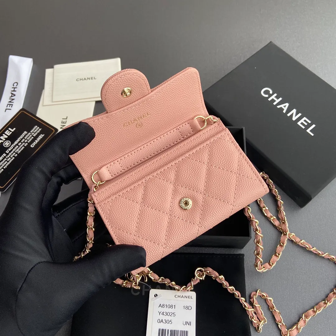 Xiaoxiang imported Italian grain cowhide Item number: A81081 (chain small card holder) Price: 420 Size: w11×h7cm Color: pink fine ball pattern gold steel mark hardware