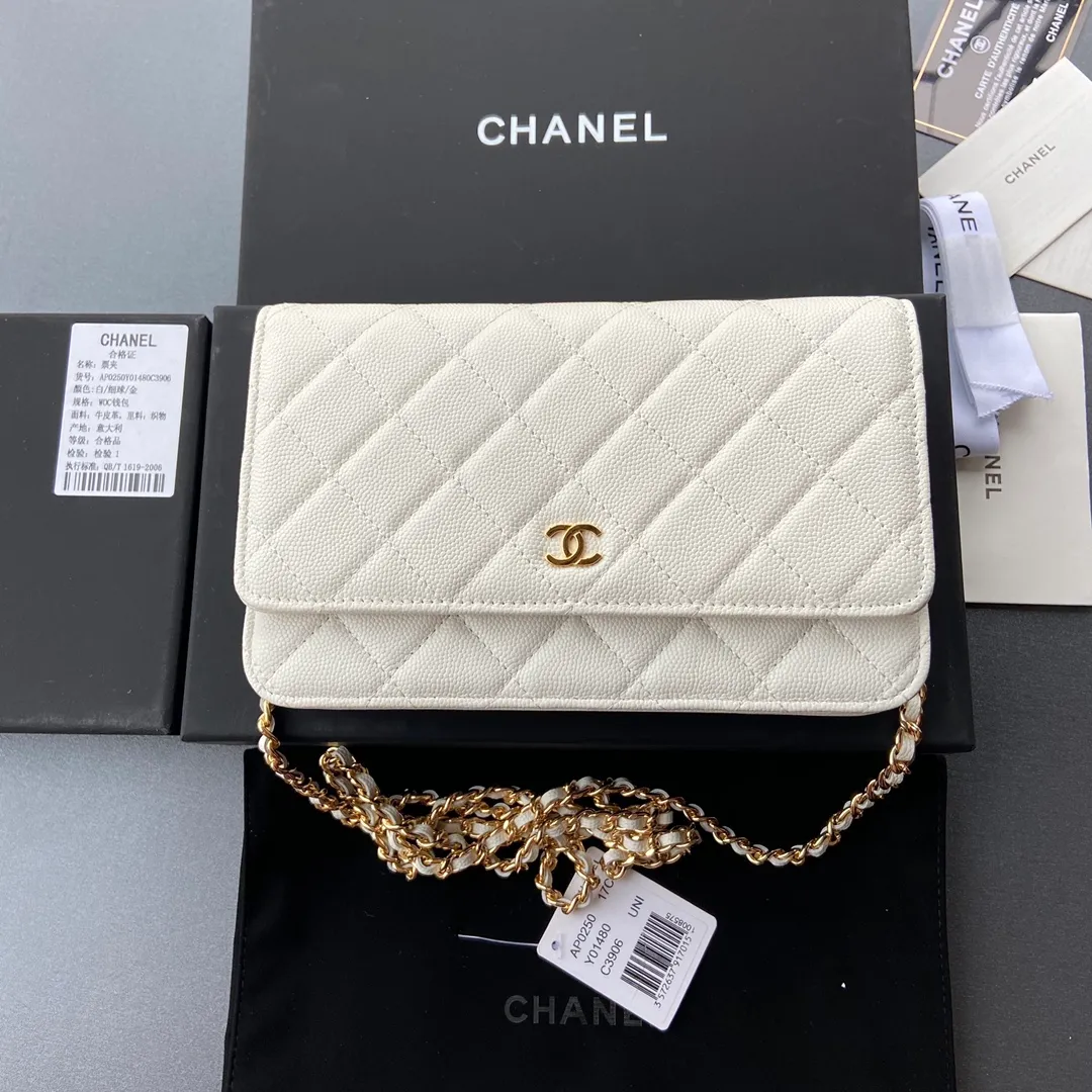 Xiaoxiang imported Italian grained calfskin Item No.: A0250 💰: 640 Size: w20×h13×d3.5cm Color: White fine-grained gold steel mark