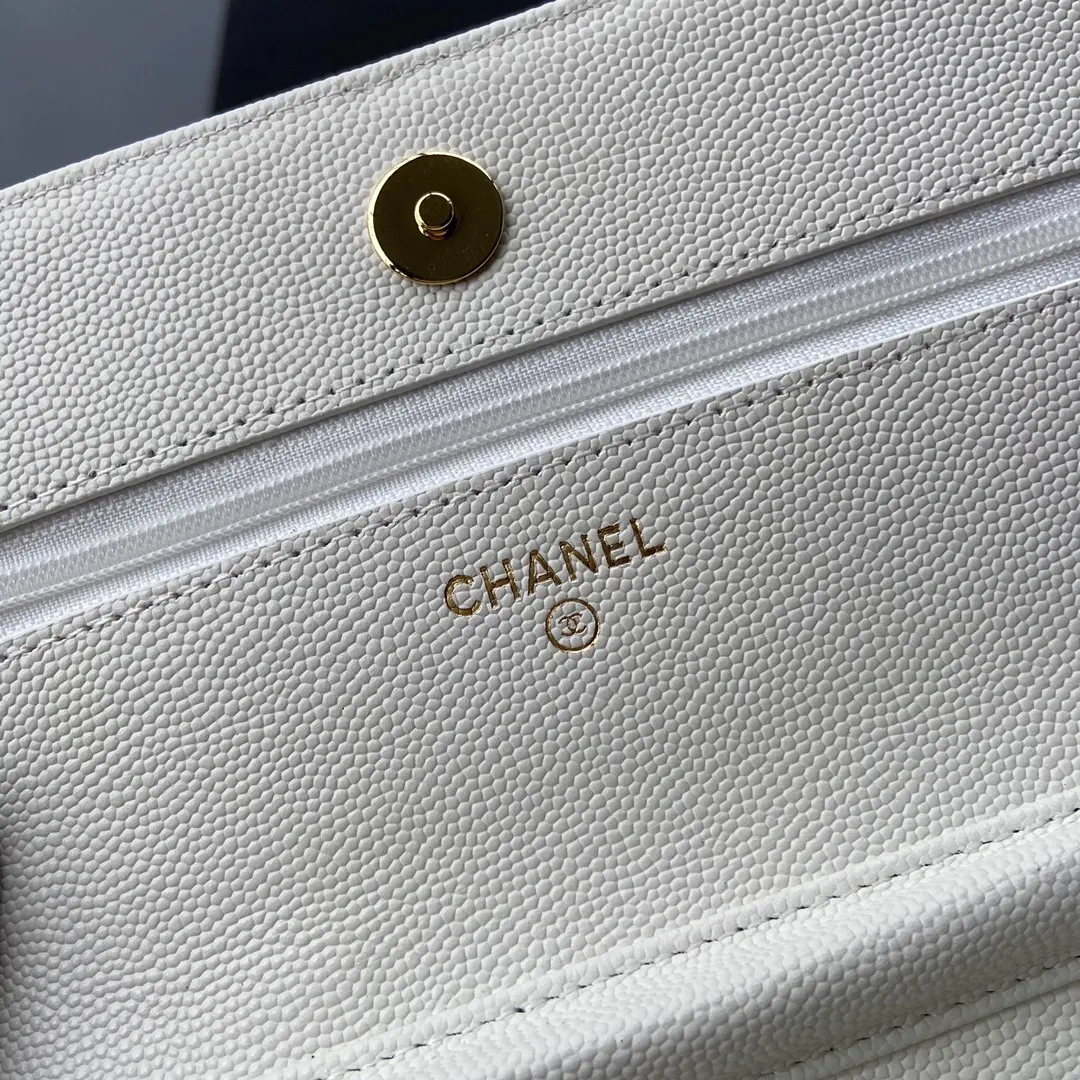 Xiaoxiang imported Italian grained calfskin Item No.: A0250 💰: 640 Size: w20×h13×d3.5cm Color: White fine-grained gold steel mark