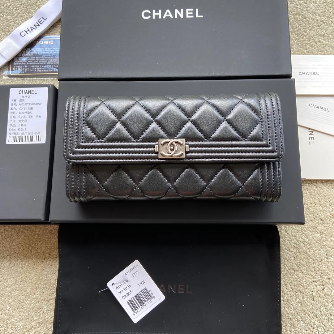 480💰Xiaoxiang imported Italian sheepskin Item number: A80286 Size: w19×h10.5×d3cm Color: black sheepskin with silver mark